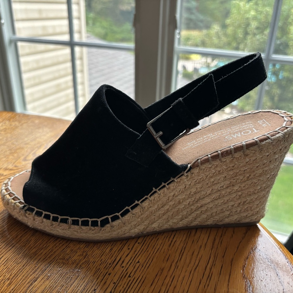 Tom’s Monica wedge heel size 10